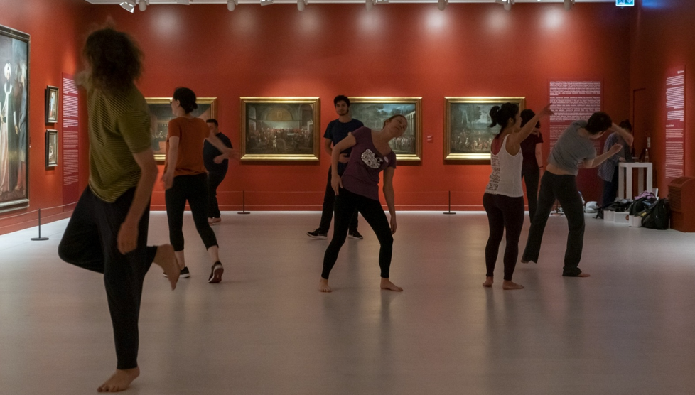 Pera Öğrenme 19 Mayıs’ta gençleri dansa davet ediyor! Doğaçlama Hareket Atölyesi: “Funflows” 19 Mayıs Perşembe, 19.30