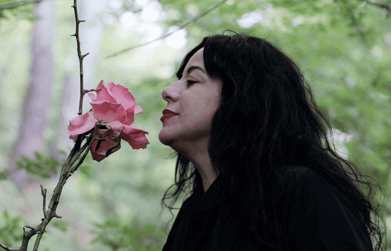 Sevtap Ünal Müslüm Baba klasiği ile sevenleriyle buluştu