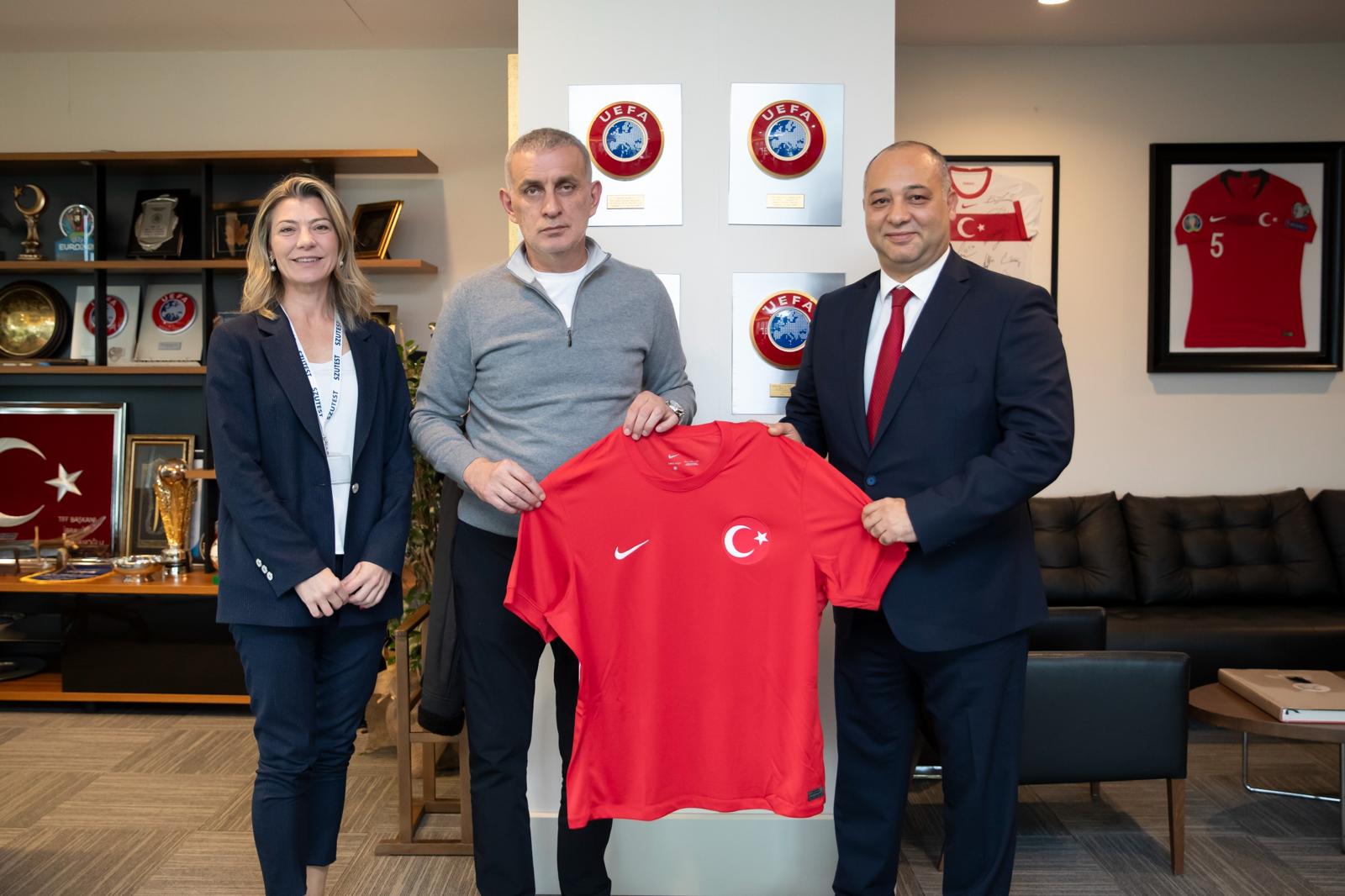 Sektörün hakemi SZUTEST, 3 yıllık TFF hakem forma kol sponsoru oldu