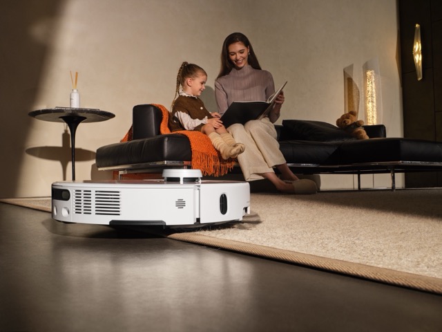 Okula hazırlık başladı: Tatil dönüşü ev temizliğinin kahramanı robot süpürge oldu